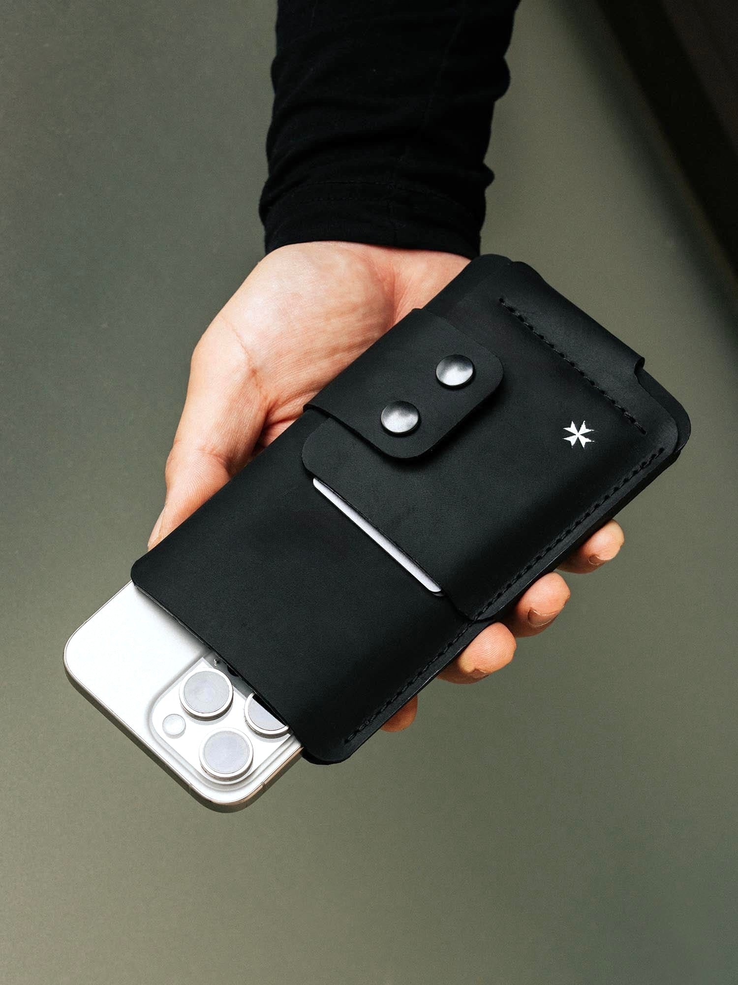 Custodia per telefono con portafoglio “Pratica”